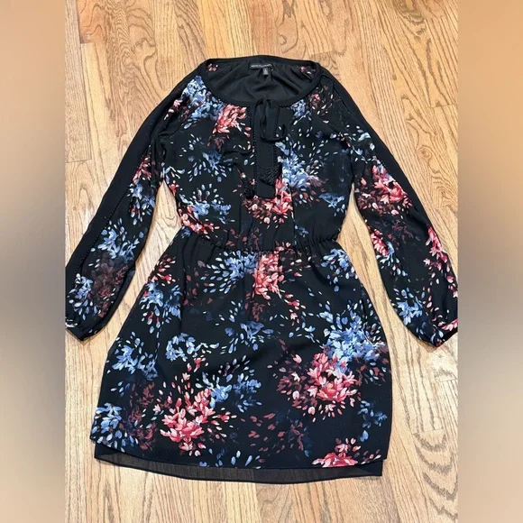 EASTER SALE! White House Black Market Chiffon Dress, Size 6 - Picture 2 of 6